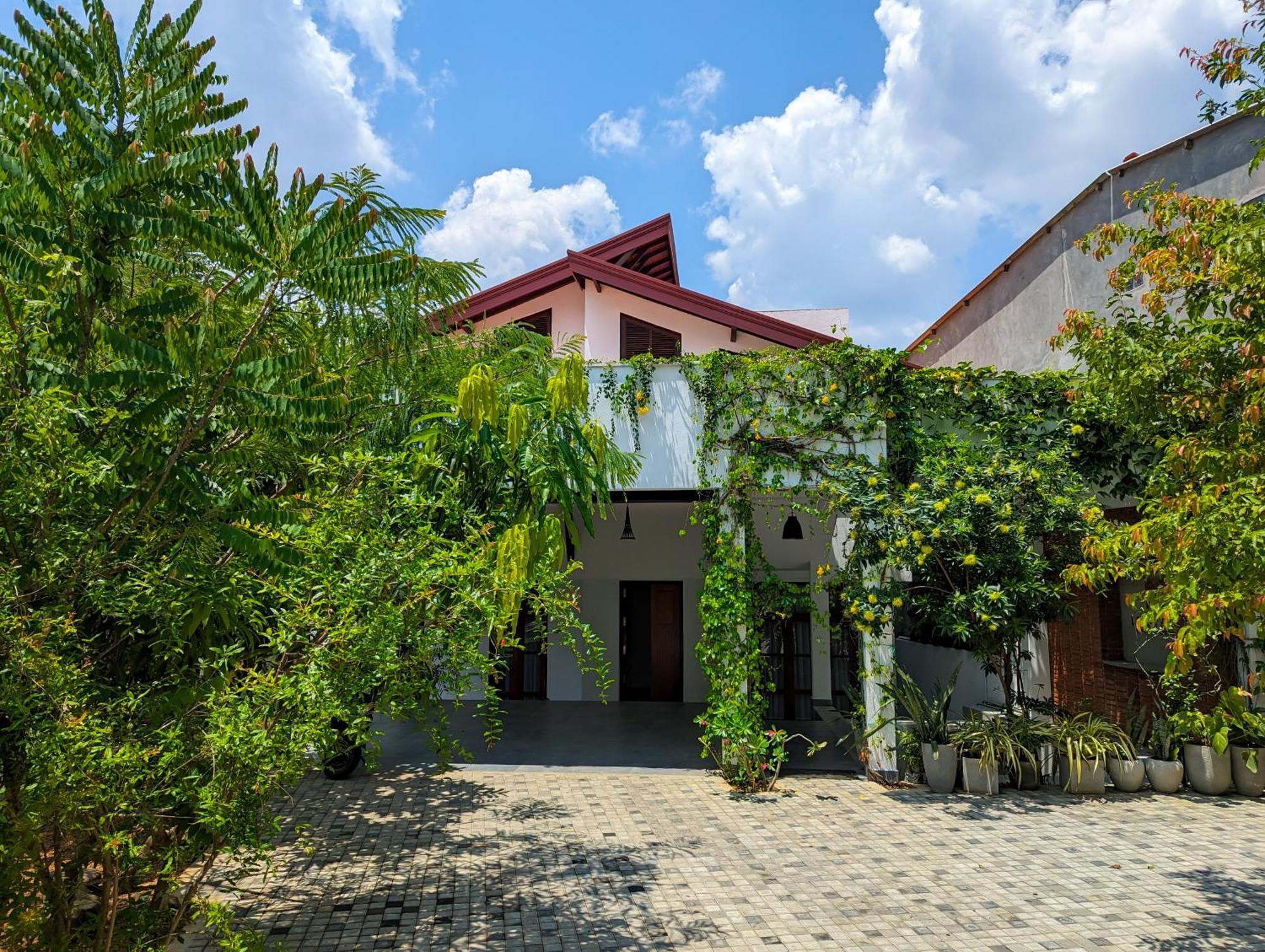 Livin Lush Luxury Retreat Hotel Анурадхапура Екстериор снимка
