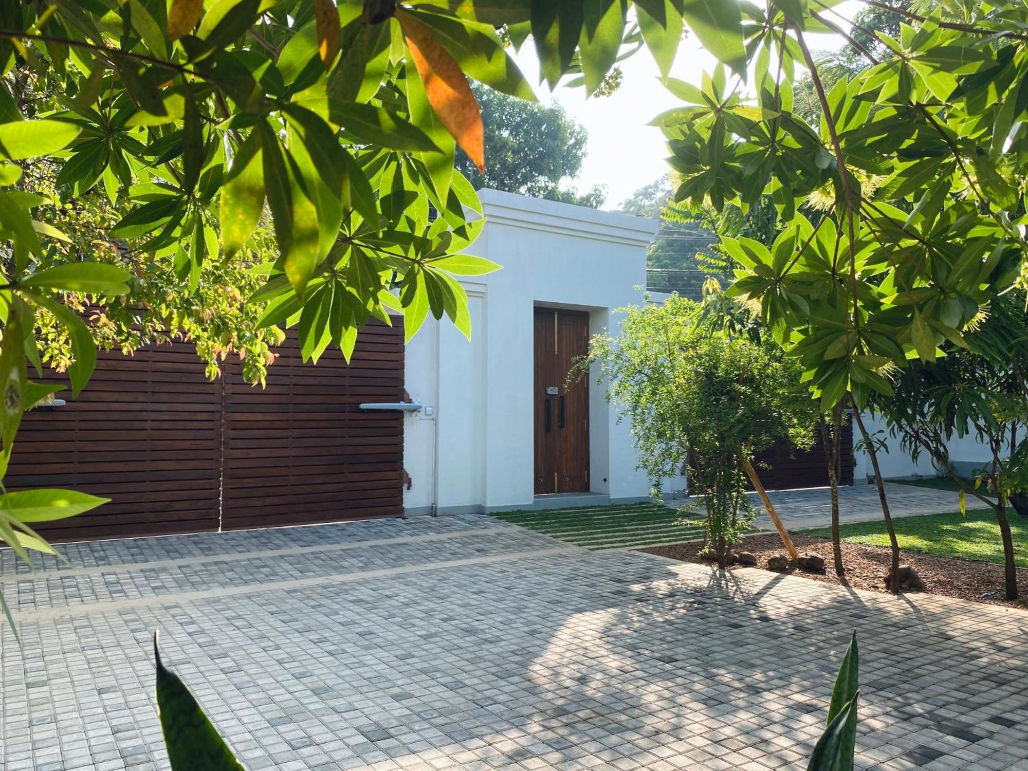 Livin Lush Luxury Retreat Hotel Анурадхапура Екстериор снимка